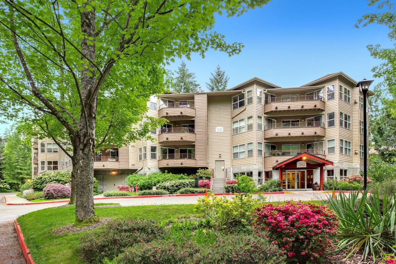 Silver Glen Center building surrounded by gardens in Bellevue